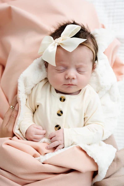 Lou Lou + Co Cable Knit Headband

Cream